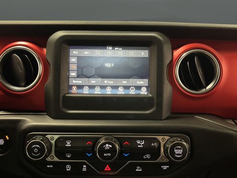 Used 2021 Jeep Gladiator Rubicon w/ Trailer Tow Package AWD/4WD image 13