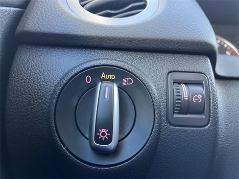 Used 2017 Volkswagen Tiguan S image 18