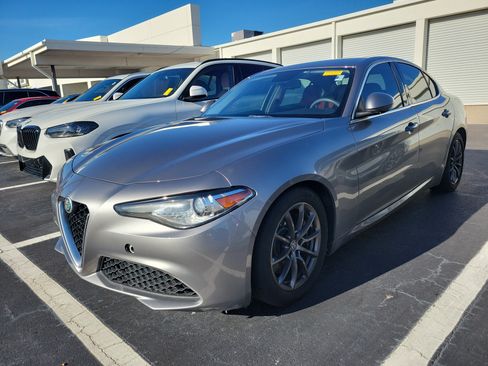 Used 2017 Alfa Romeo Giulia RWD image 1