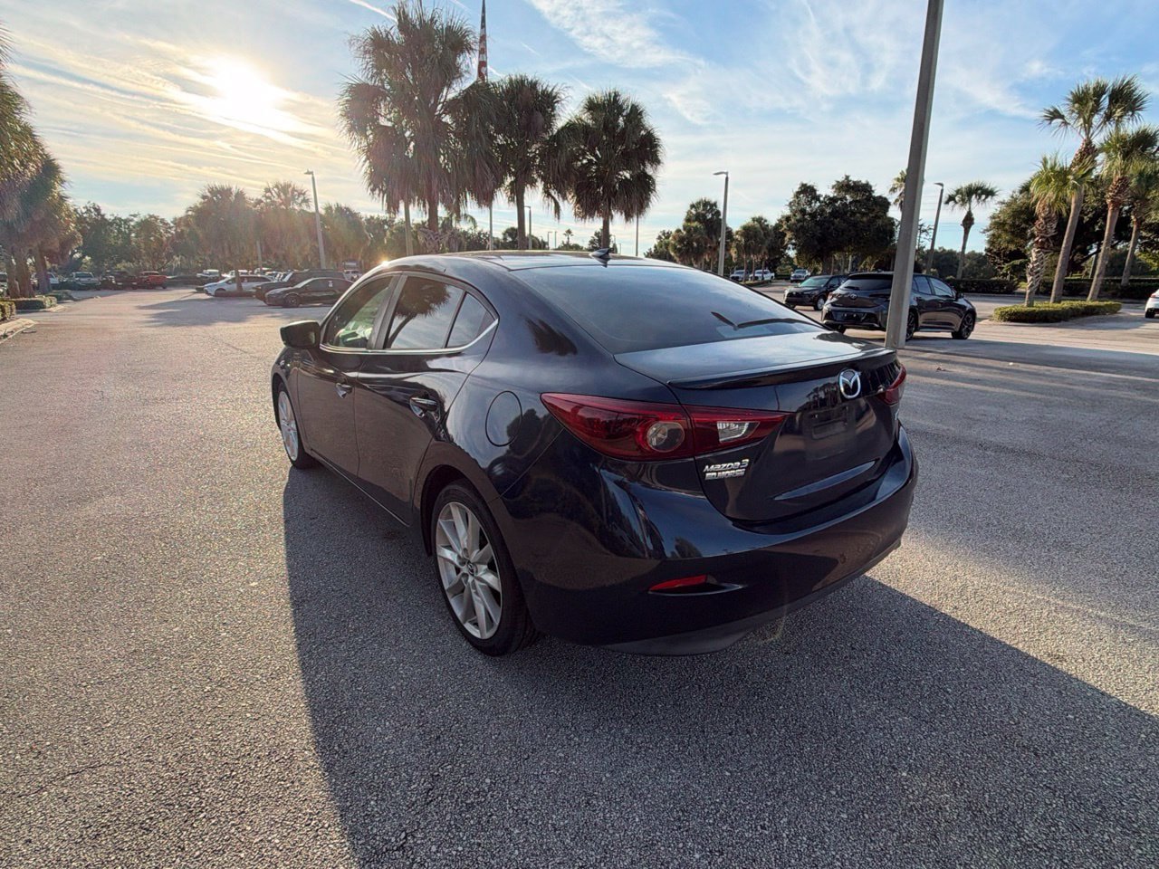 Used 2017 MAZDA MAZDA3 Grand Touring w/ Premium Equipment Package FWD image 3