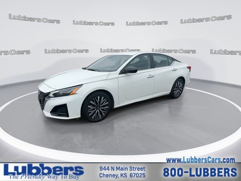 Used 2025 Nissan Altima 2.5 SV FWD image 4