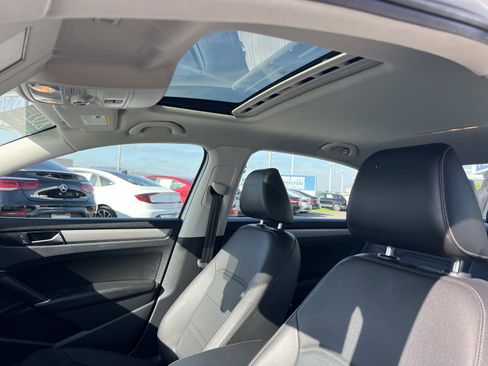 Certified 2022 Volkswagen Passat 2.0T SE image 18