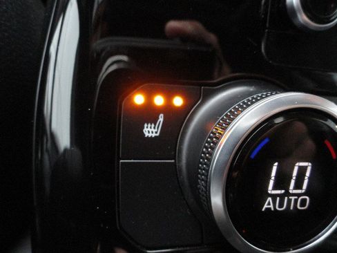 Used 2023 Toyota Highlander XLE AWD/4WD image 18