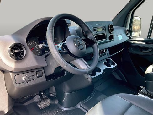 New 2025 Mercedes-Benz Sprinter 2500 image 9
