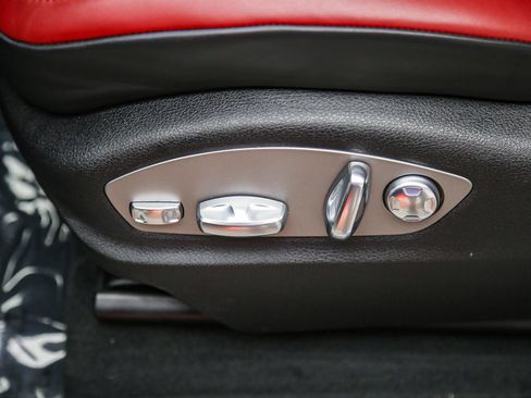 Certified 2025 Porsche Macan AWD/4WD image 25