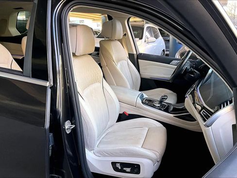 Used 2019 BMW X7 xDrive50i w/ Premium Package image 9