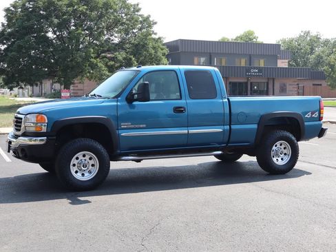 Used 2004 GMC Sierra 2500 SLT w/ Heavy-Duty Power Package AWD/4WD image 10