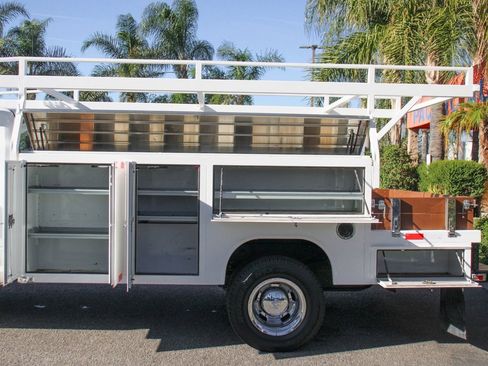 Used 2018 RAM 3500 Tradesman w/ Chrome Appearance Group image 6