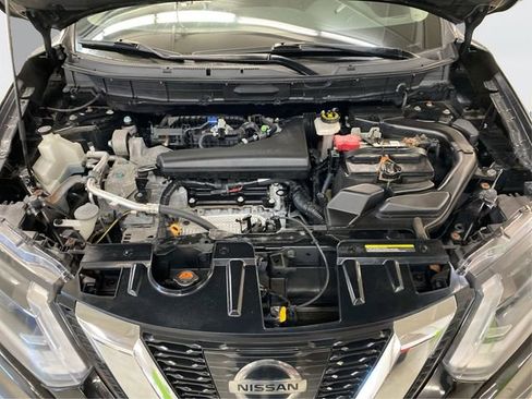 Used 2017 Nissan Rogue SV image 12