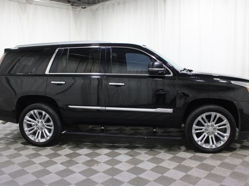Used 2019 Cadillac Escalade Premium Luxury w/ LPO, Radiant Package AWD/4WD image 29