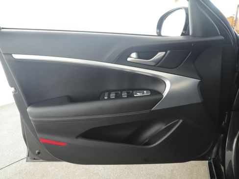 Used 2023 Genesis G70 2.0T image 8