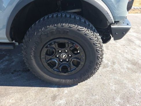 Used 2023 Ford Bronco Wildtrak image 2