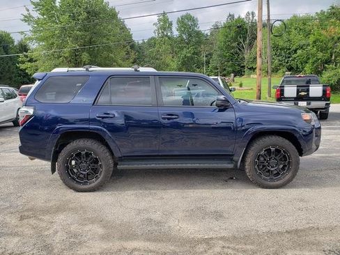 Used 2017 Toyota 4Runner SR5 AWD/4WD image 8