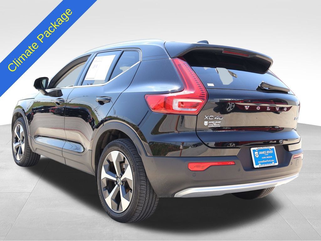 Used 2025 Volvo XC40 B5 Plus AWD/4WD image 3