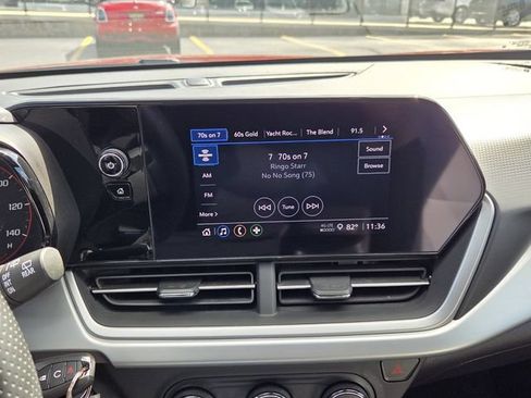 Used 2024 Chevrolet Trax RS FWD image 27