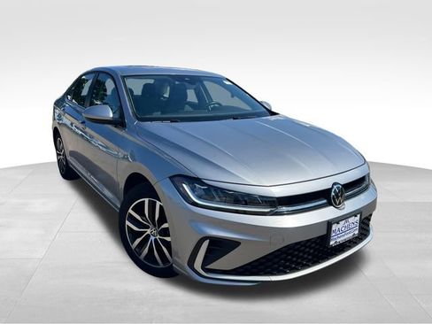 Used 2025 Volkswagen Jetta SE FWD image 13