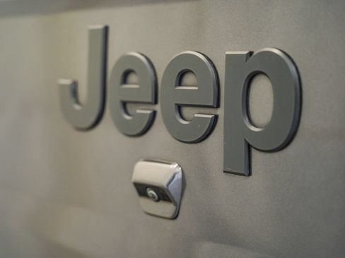 Used 2021 Jeep Gladiator Sport AWD/4WD image 10