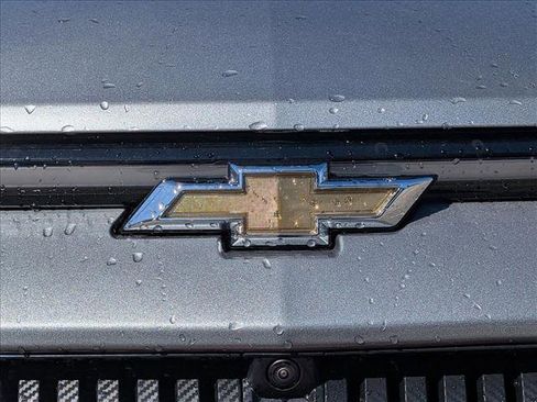 New 2026 Chevrolet Equinox EV LT image 17