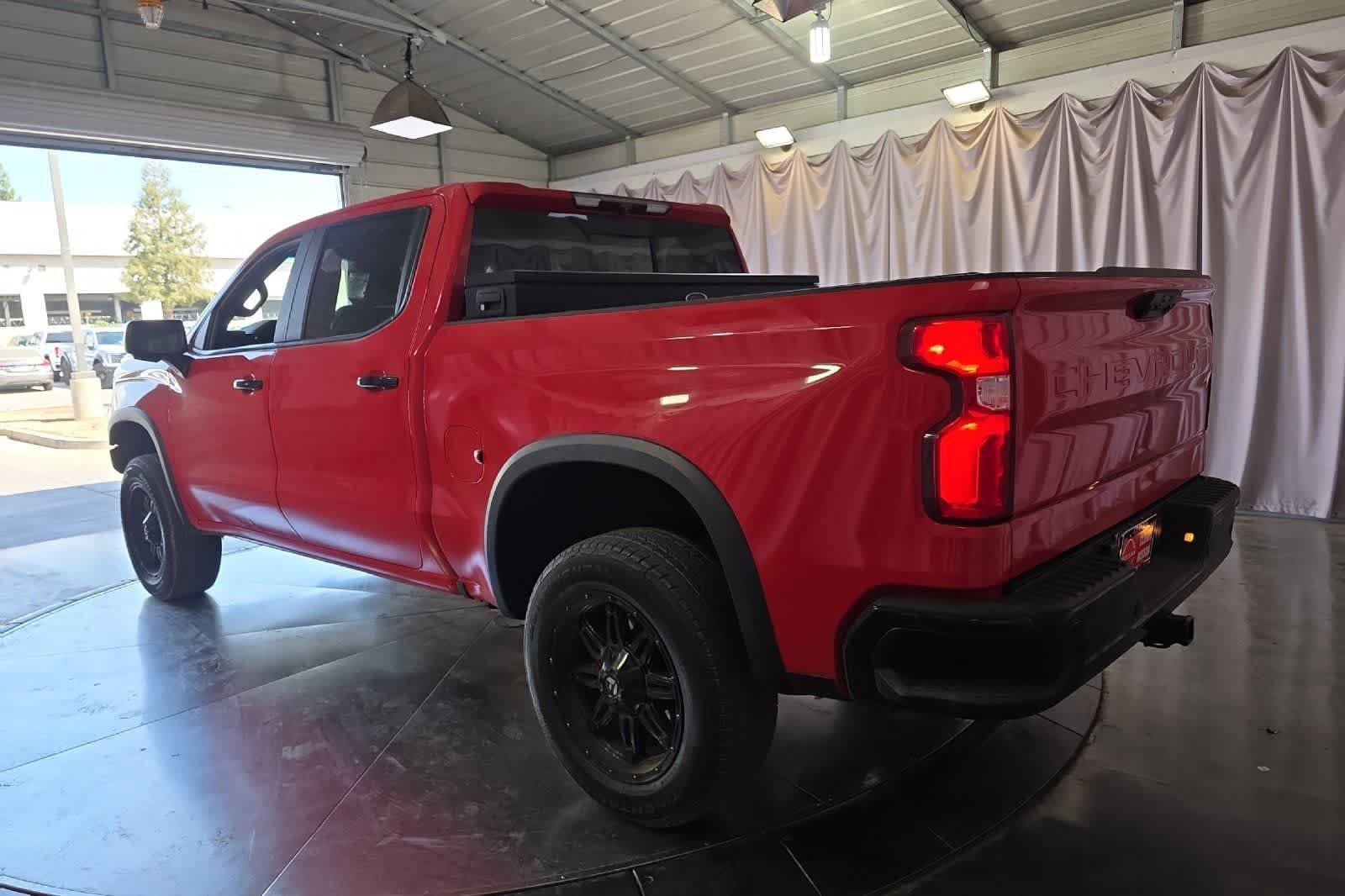 Used 2023 Chevrolet Silverado 1500 ZR2 AWD/4WD image 7