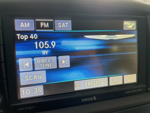 Used 2014 Chrysler Town & Country Touring image 37