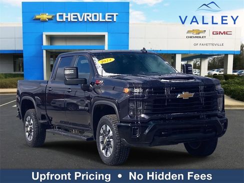 Used 2024 Chevrolet Silverado 2500 Custom w/ Custom Value Package image 1