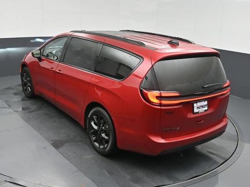 Used 2025 Chrysler Pacifica Limited FWD image 35