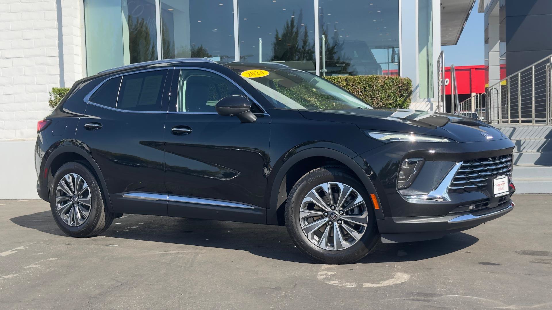 Used 2024 Buick Envision Preferred AWD/4WD image 2
