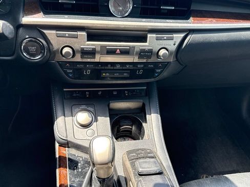Used 2018 Lexus ES 350 w/ Luxury Package w/Wood Trim FWD image 11