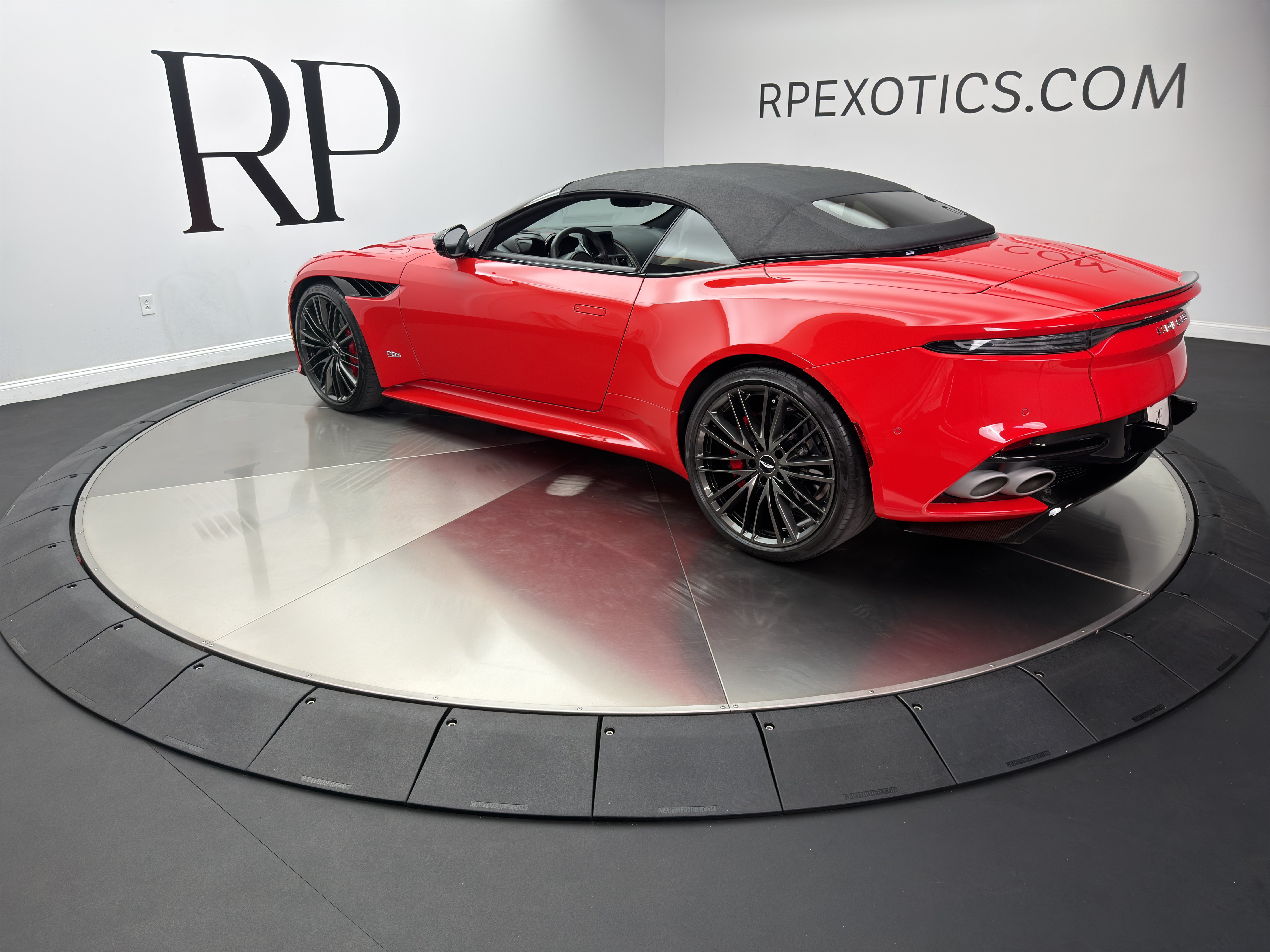 Used 2023 Aston Martin DBS Superleggera Volante RWD image 12