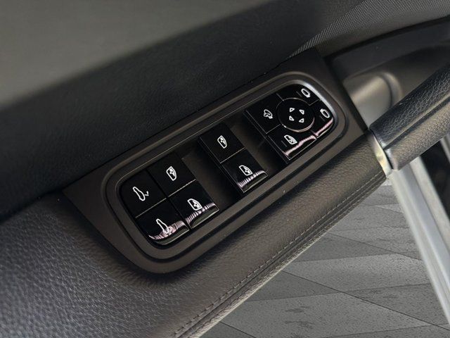 Used 2019 Porsche Cayenne S AWD/4WD image 9