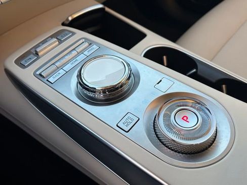 Used 2023 Genesis GV70 2.5T Select w/ Select Package image 21