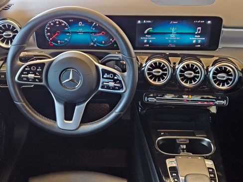 Used 2020 Mercedes-Benz A 220 image 16