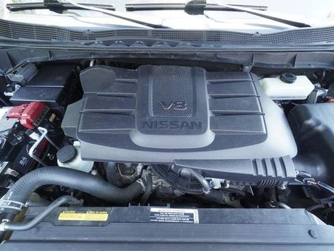 Used 2021 Nissan Titan PRO-4X w/ Pro-4x Convenience Package AWD/4WD image 10