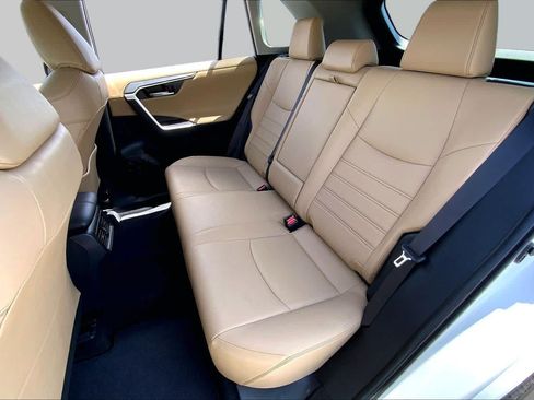 Used 2019 Toyota RAV4 Limited FWD image 20