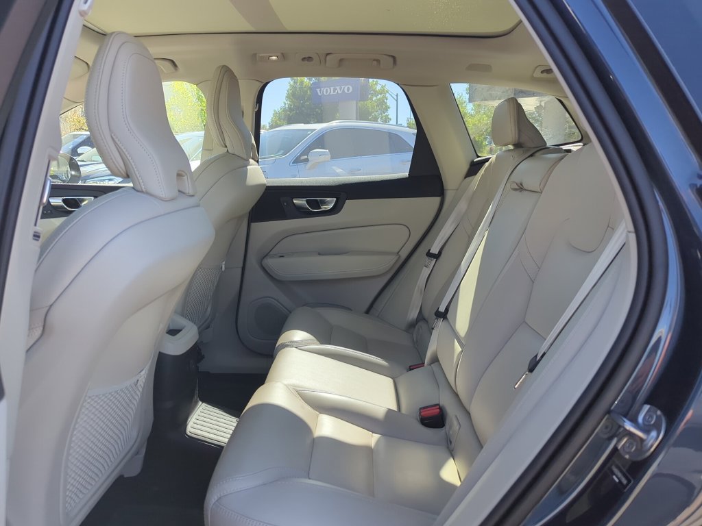 Used 2024 Volvo XC60 T8 Ultimate w/ Protection Package Premier AWD/4WD image 9
