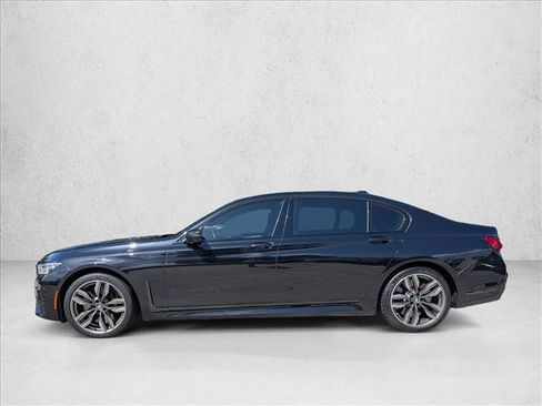 Used 2022 BMW M760i xDrive w/ Luxury Rear Seating Package AWD/4WD image 8