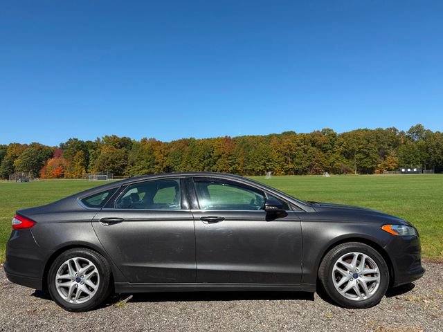 Used 2016 Ford Fusion SE FWD image 5