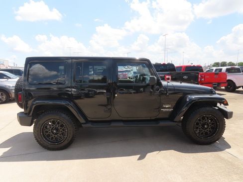 Used 2015 Jeep Wrangler Unlimited Sahara w/ Connectivity Group AWD/4WD image 10