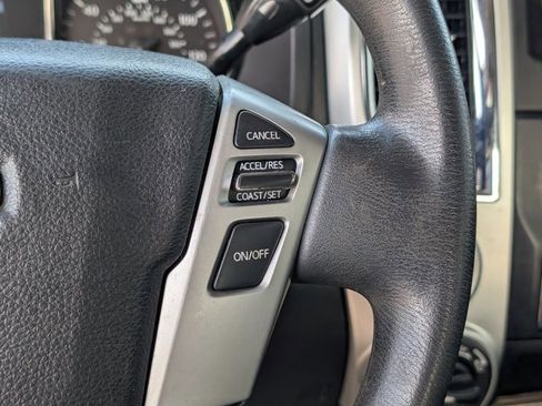 Used 2018 Nissan Titan SV image 18