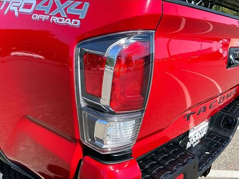 Used 2023 Toyota Tacoma TRD Off-Road w/ TRD Premium Off Road Package AWD/4WD image 28