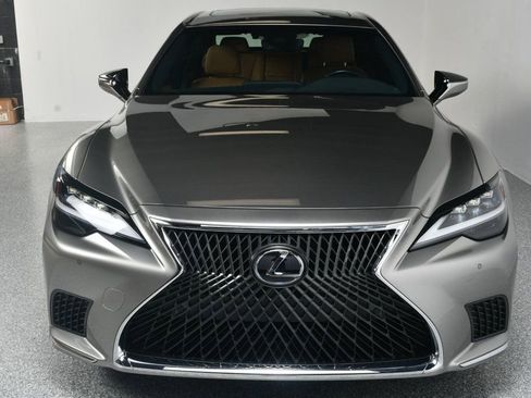 Used 2023 Lexus LS 500 w/ Accessory Package (Z2) image 16