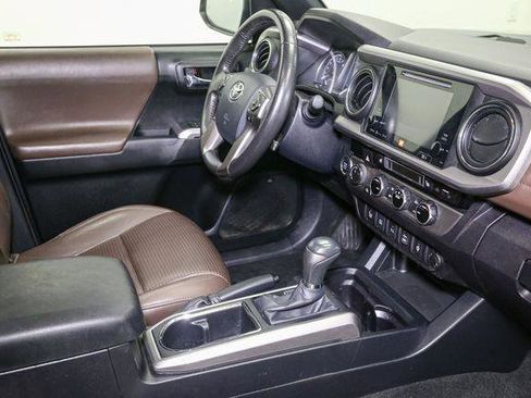 Used 2017 Toyota Tacoma Limited image 20