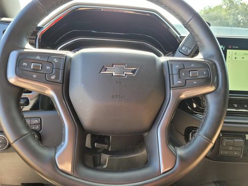 Used 2024 Chevrolet Silverado 2500 ZR2 w/ Technology Package AWD/4WD image 31