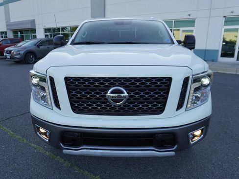 Used 2019 Nissan Titan PRO-4X w/ Pro-4x Convenience Package AWD/4WD image 2