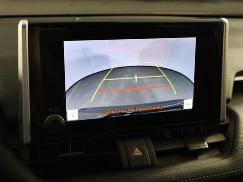 Used 2025 Toyota RAV4 XLE FWD image 32