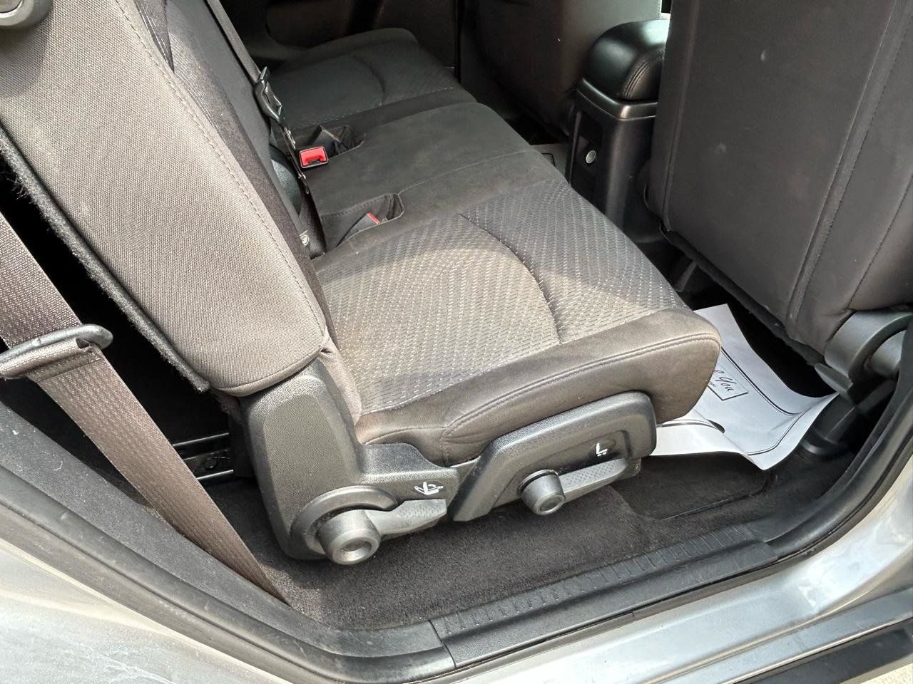 Used 2018 Dodge Journey SE w/ Connectivity Group FWD image 11