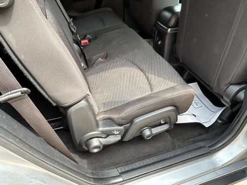 Used 2018 Dodge Journey SE w/ Connectivity Group FWD image 11