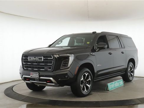 Used 2025 GMC Yukon XL AT4 w/ AT4 Premium Package image 10