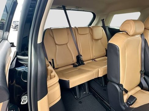 Used 2024 Kia Carnival LX FWD image 26