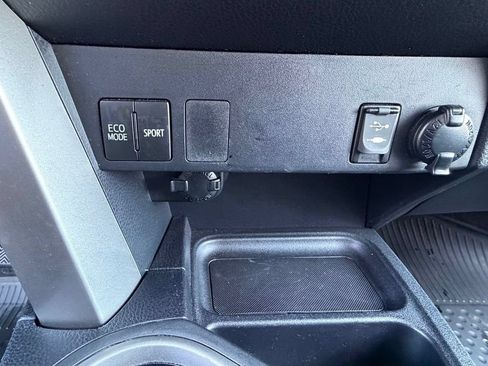 Used 2016 Toyota RAV4 LE AWD/4WD image 27